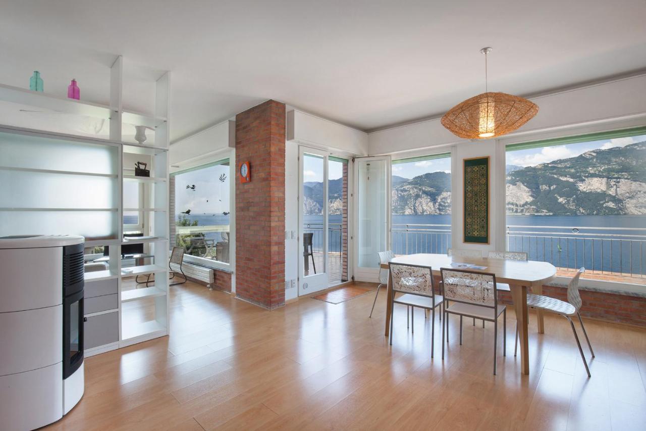 Apartment Windows On The Lake 马尔切西内 外观 照片